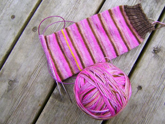 Knitting dla początkujących: skarpety (na początek) z igłami do robienia na drutach. Porady i wskazówki dotyczące produkcji