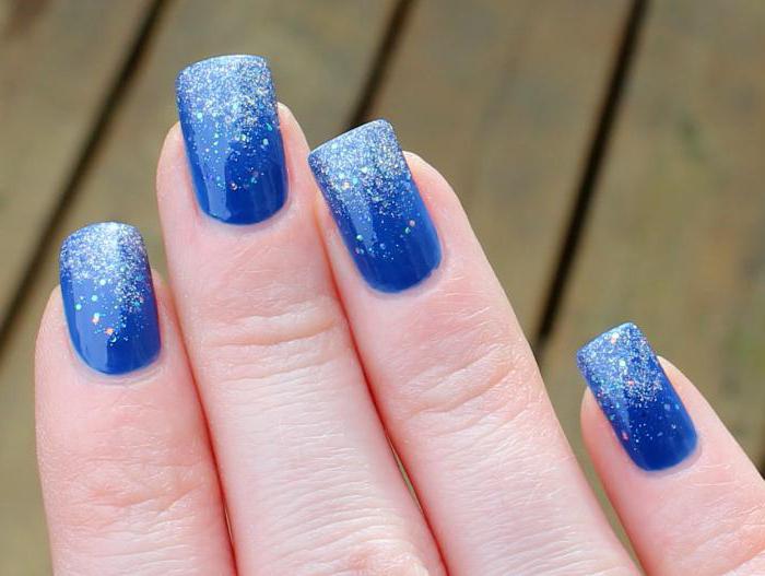 manicure z kolorowym zdjęciem przejściowym