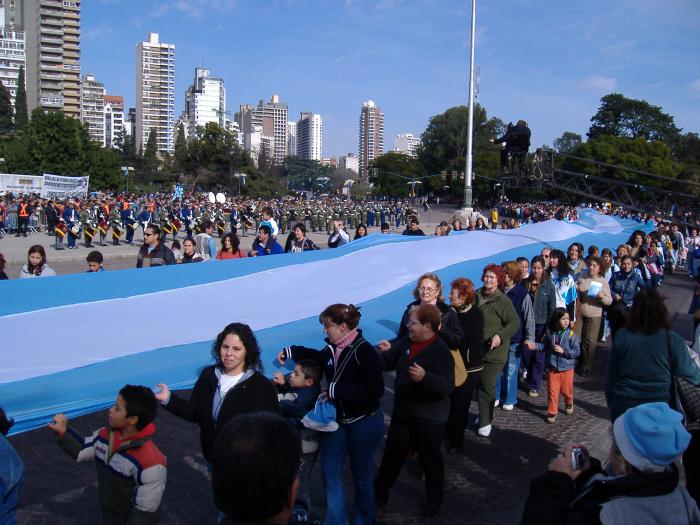 Flaga Argentyny, jej pochodzenie i symbolika. Godło państwowe